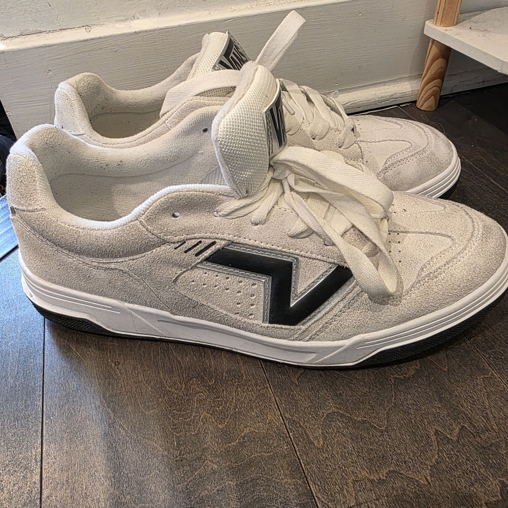 Vans Upland shoe in the Marshmallow White/Silver/Black colorway.